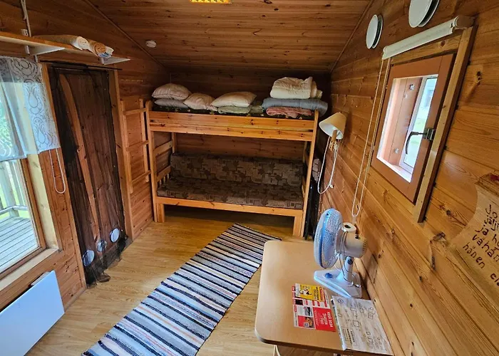 Pikkumirri, Pikkumoekki Πανδοχείο *